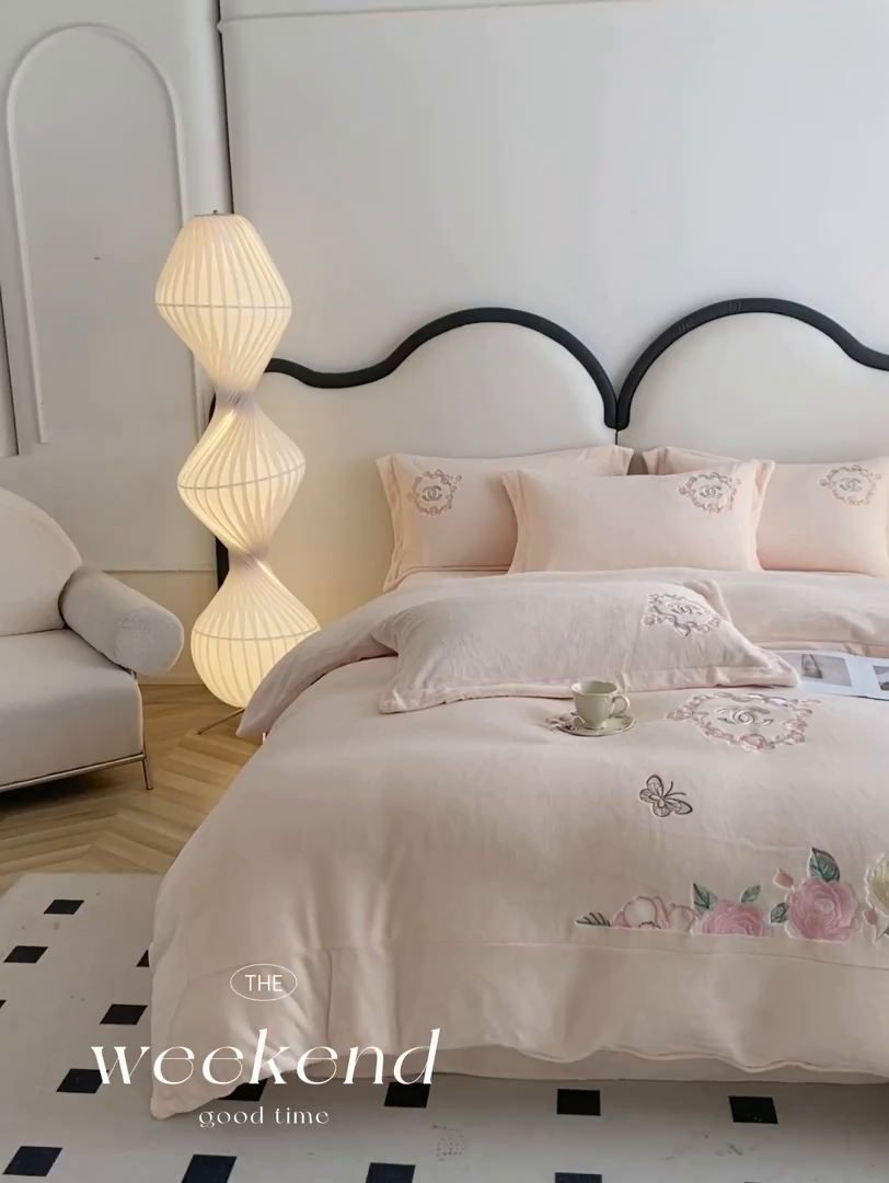 91家纺网 家纺一手货源 找家纺 苹果星家纺 2025新款高克重纯色牛奶绒刺绣四件套-奢香夫人 奢香夫人-杏