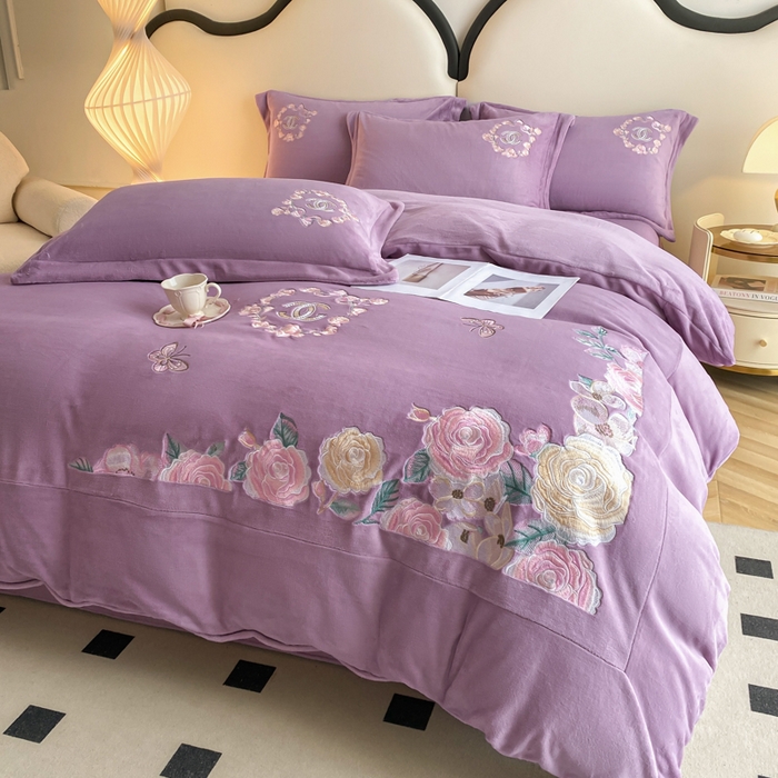 苹果星家纺 2025新款高克重纯色牛奶绒刺绣四件套-奢香夫人 奢香夫人-紫