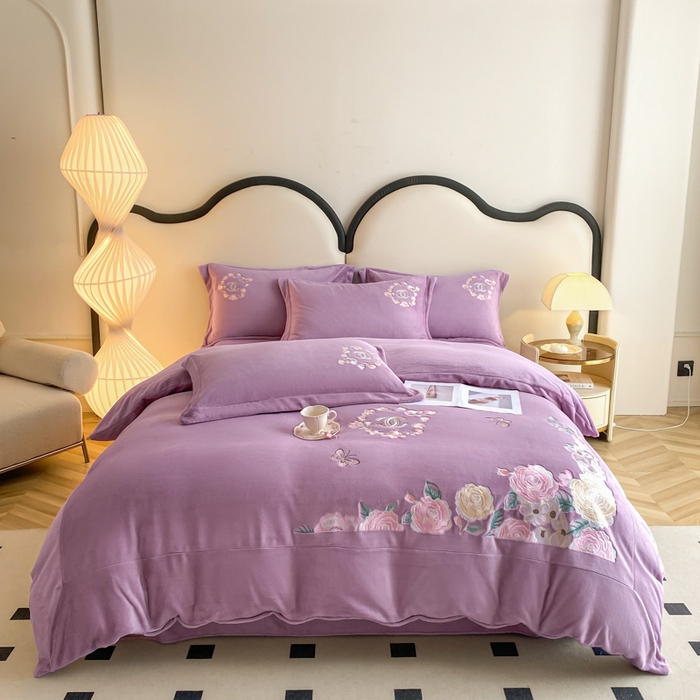 91家纺网 家纺一手货源 找家纺 苹果星家纺 2025新款高克重纯色牛奶绒刺绣四件套-奢香夫人 奢香夫人-紫