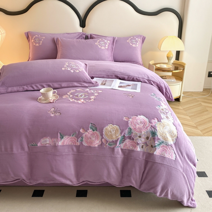 91家纺网 家纺一手货源 找家纺 苹果星家纺 2025新款高克重纯色牛奶绒刺绣四件套-奢香夫人 奢香夫人-紫