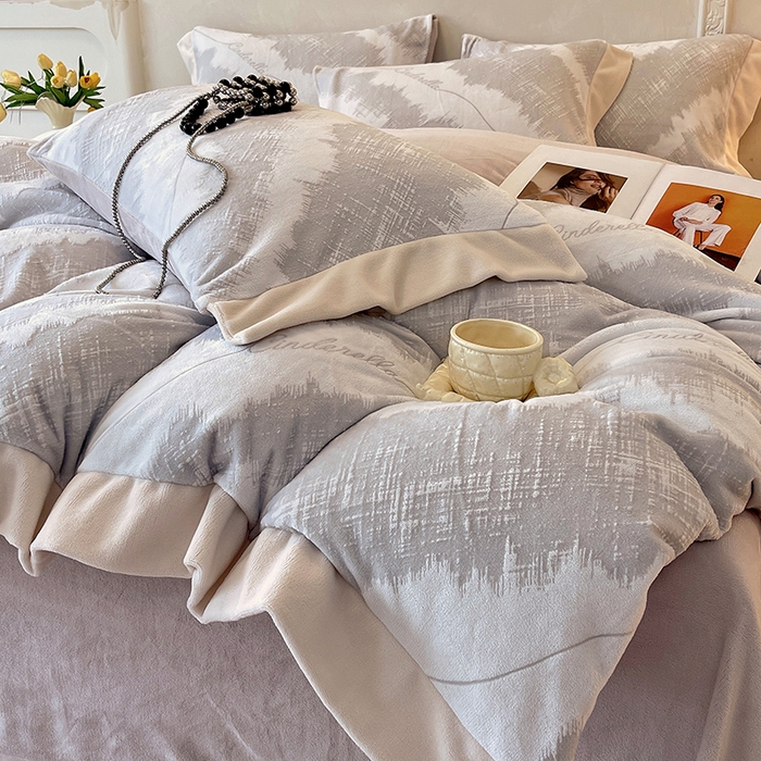 梧桐树 2025新款宽边雕花高克重牛奶绒四件套系列 R03时尚格韵灰