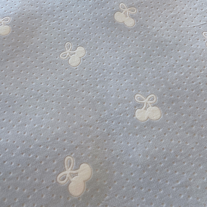 91家纺网 家纺一手货源 找家纺 梧桐树 2025新款宽边雕花高克重牛奶绒四件套系列 R08樱桃-蓝