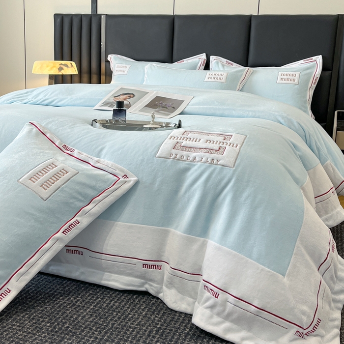 91家纺网 家纺一手货源 找家纺 （总）苹果星家纺 2025新款无印良品风230克全消光牛奶绒大拼角压线刺绣四件套-塔莉