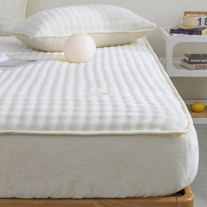 91家纺网 家纺一手货源 找家纺 恩和家纺 2025新款泡泡牛奶绒床笠 米白