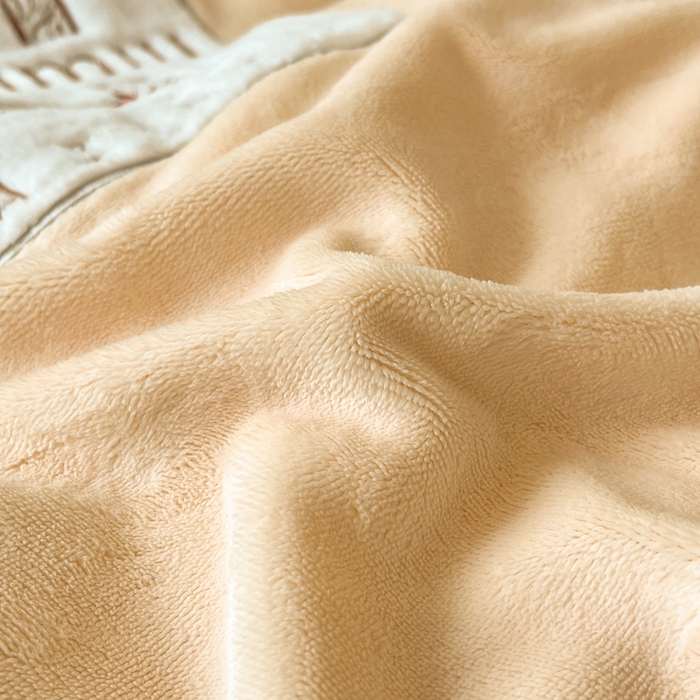 91家纺网 家纺一手货源 找家纺 苹果星家纺 2025新款无印良品风230克全消光牛奶绒大拼角压线刺绣四件套-塔莉 塔莉-黄