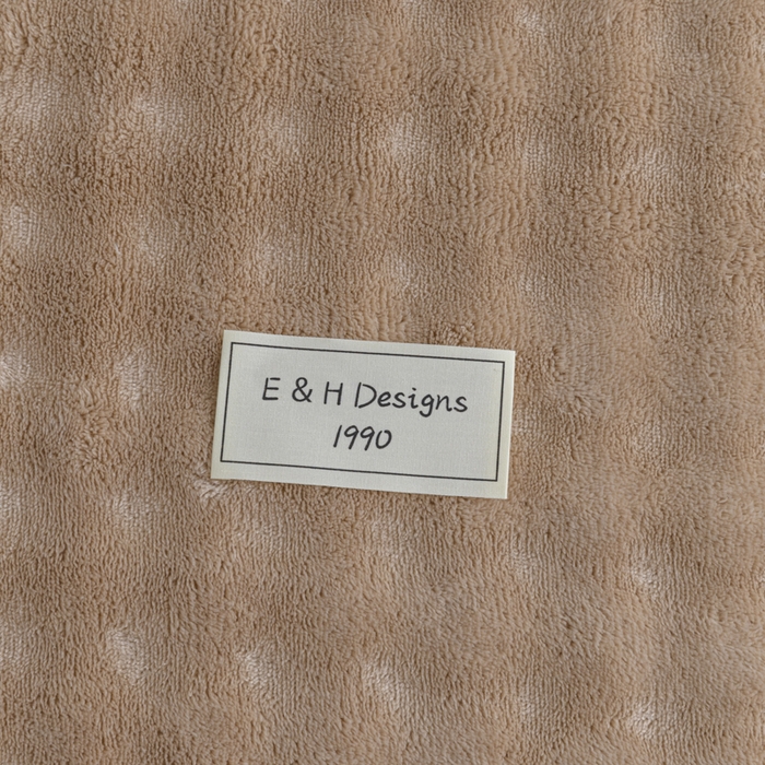 91家纺网 家纺一手货源 找家纺 恩和家纺 2025新款泡泡牛奶绒床笠 浅咖