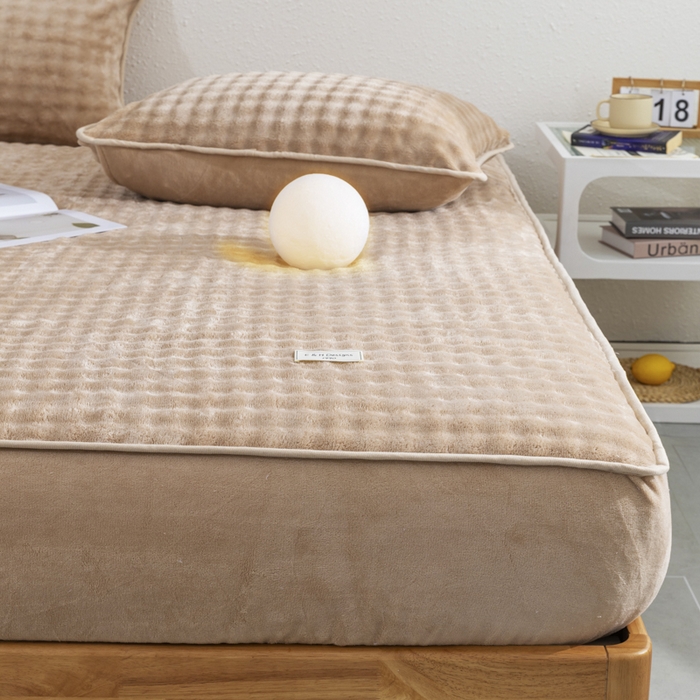 91家纺网 家纺一手货源 找家纺 恩和家纺 2025新款泡泡牛奶绒床笠 浅咖