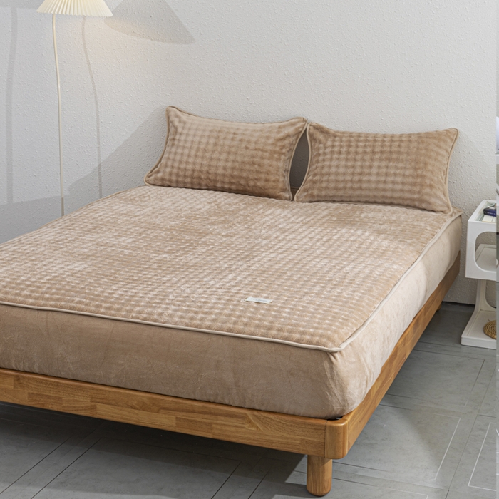 91家纺网 家纺一手货源 找家纺 恩和家纺 2025新款泡泡牛奶绒床笠 浅咖