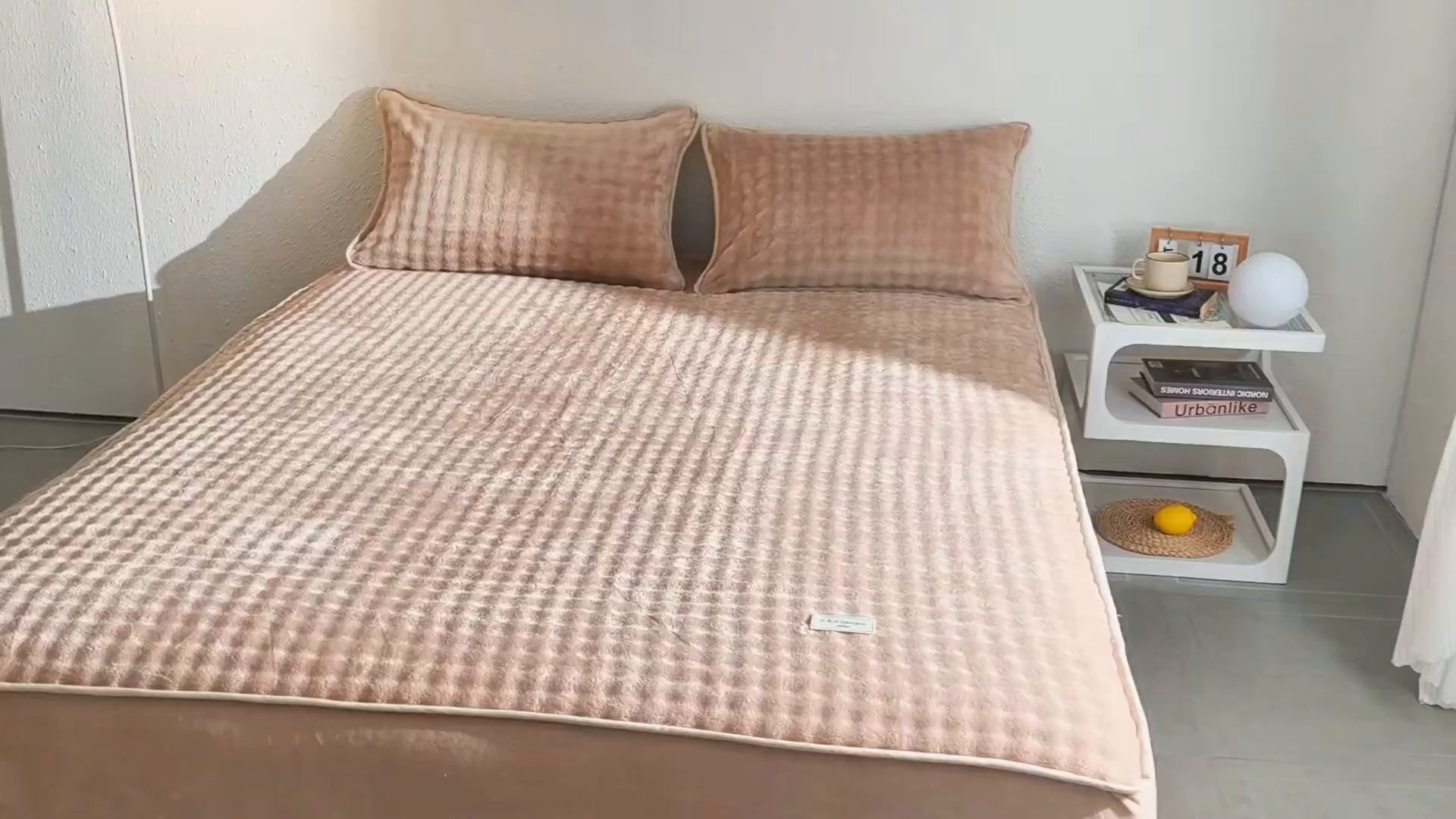 91家纺网 家纺一手货源 找家纺 恩和家纺 2025新款泡泡牛奶绒床笠 浅咖