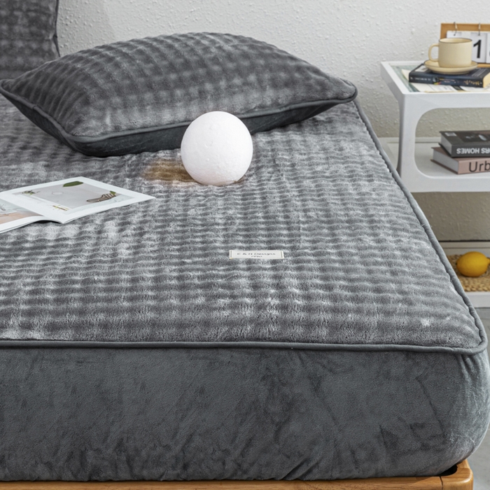 91家纺网 家纺一手货源 找家纺 恩和家纺 2025新款泡泡牛奶绒床笠 深灰