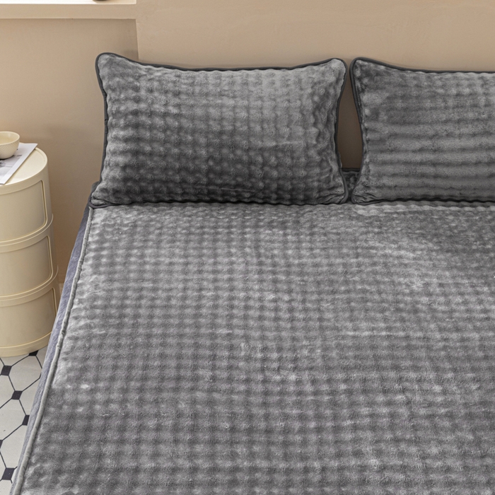 91家纺网 家纺一手货源 找家纺 恩和家纺 2025新款泡泡牛奶绒床笠 深灰