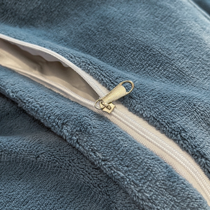 91家纺网 家纺一手货源 找家纺 苹果星家纺 2025新款无印良品风230克全消光牛奶绒大拼角压线刺绣四件套-塔莉 塔莉-深蓝