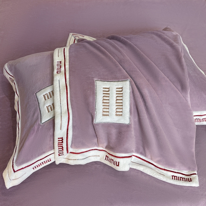 91家纺网 家纺一手货源 找家纺 苹果星家纺 2025新款无印良品风230克全消光牛奶绒大拼角压线刺绣四件套-塔莉 塔莉-紫