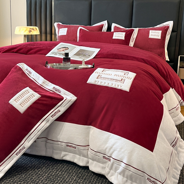 苹果星家纺 2025新款无印良品风230克全消光牛奶绒大拼角压线刺绣四件套-塔莉 塔莉-酒红