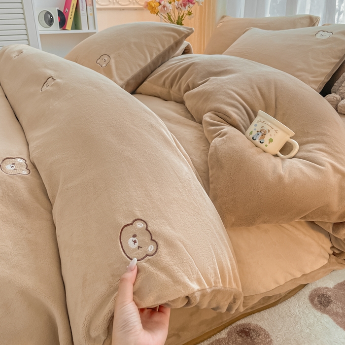 91家纺网 家纺一手货源 找家纺 （总）857家居 2025新款高克重牛奶绒刺绣四件套