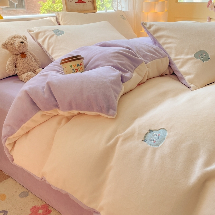 91家纺网 家纺一手货源 找家纺 857家居 2025新款高克重牛奶绒刺绣四件套 七彩怪兽