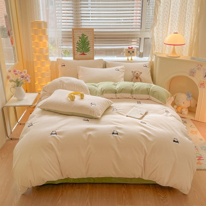 91家纺网 家纺一手货源 找家纺 857家居 2025新款高克重牛奶绒刺绣四件套 墩墩熊