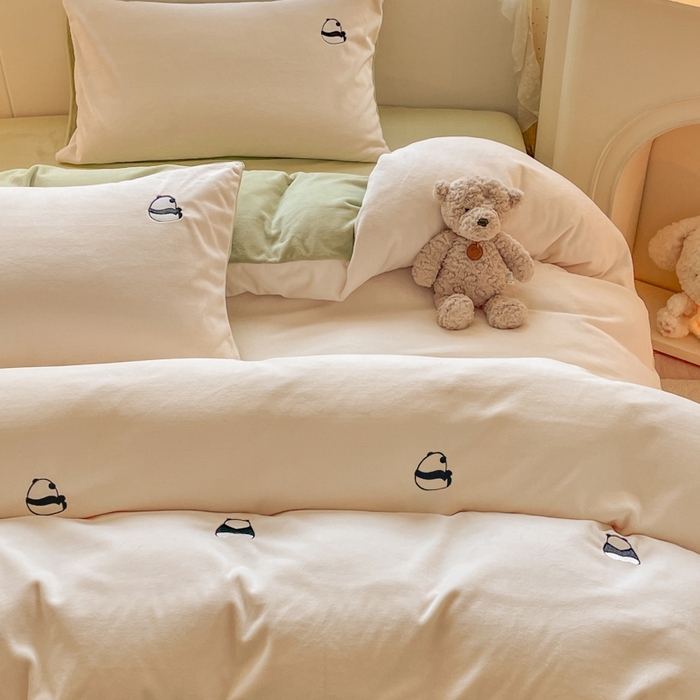 91家纺网 家纺一手货源 找家纺 857家居 2025新款高克重牛奶绒刺绣四件套 墩墩熊