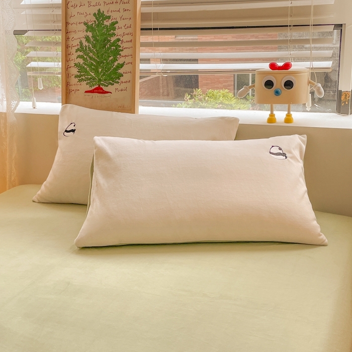 91家纺网 家纺一手货源 找家纺 857家居 2025新款高克重牛奶绒刺绣四件套 墩墩熊