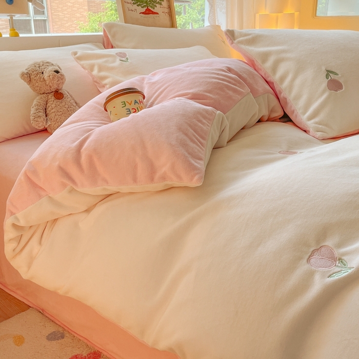 857家居 2025新款高克重牛奶绒刺绣四件套 花语