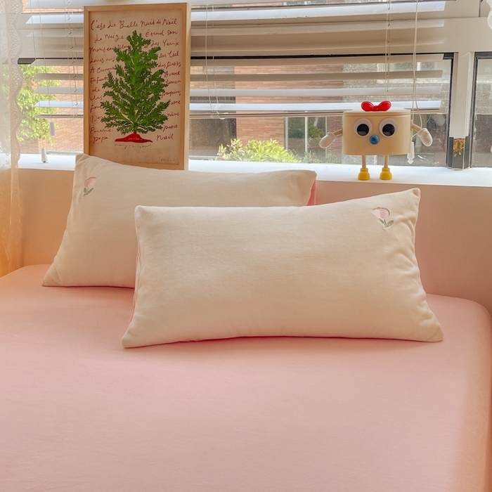 91家纺网 家纺一手货源 找家纺 857家居 2025新款高克重牛奶绒刺绣四件套 花语