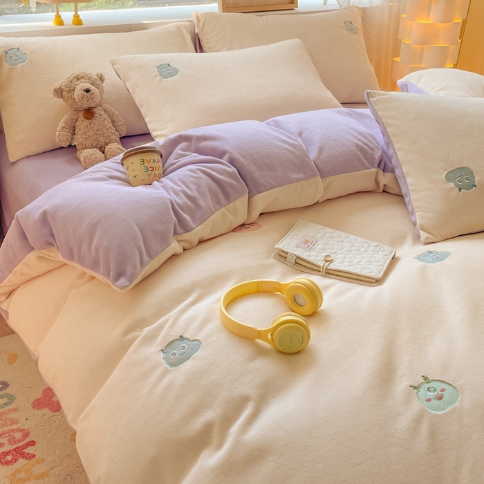 91家纺网 家纺一手货源 找家纺 857家居 2025新款高克重牛奶绒刺绣四件套 七彩怪兽