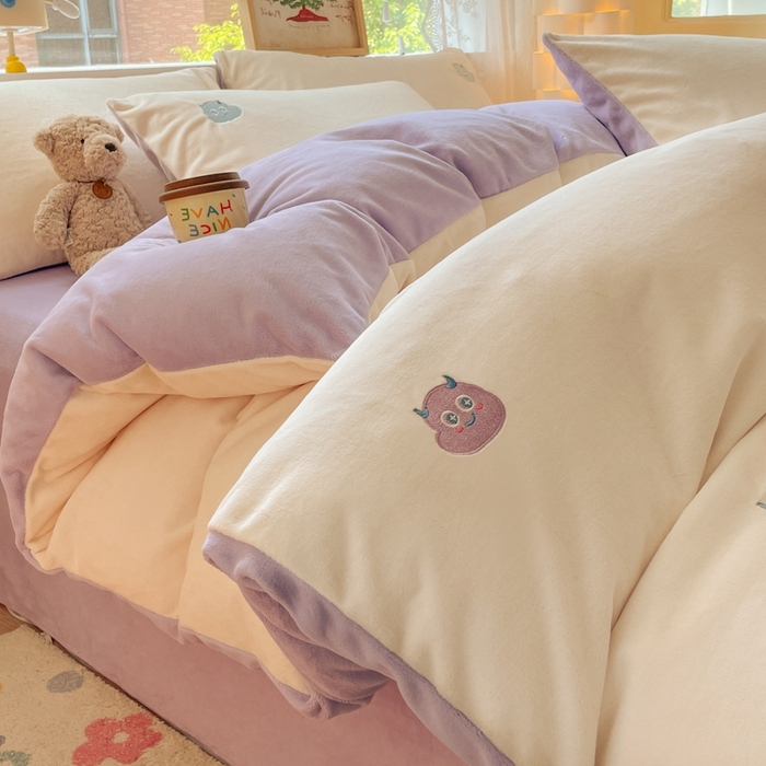 91家纺网 家纺一手货源 找家纺 857家居 2025新款高克重牛奶绒刺绣四件套 七彩怪兽