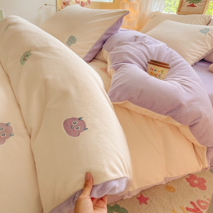 91家纺网 家纺一手货源 找家纺 857家居 2025新款高克重牛奶绒刺绣四件套 七彩怪兽