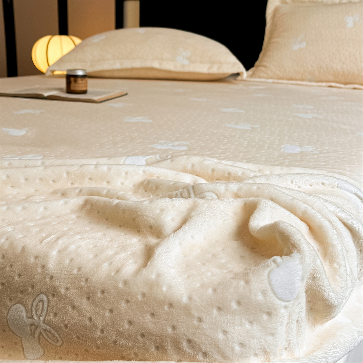 91家纺网 家纺一手货源 找家纺 857家居 2025新款樱桃牛奶绒床笠 樱桃-卡其