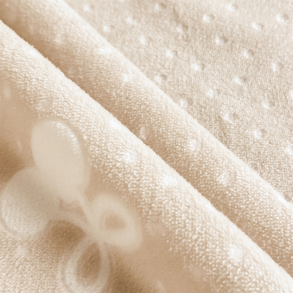 91家纺网 家纺一手货源 找家纺 857家居 2025新款樱桃牛奶绒床笠 樱桃-嫩黄