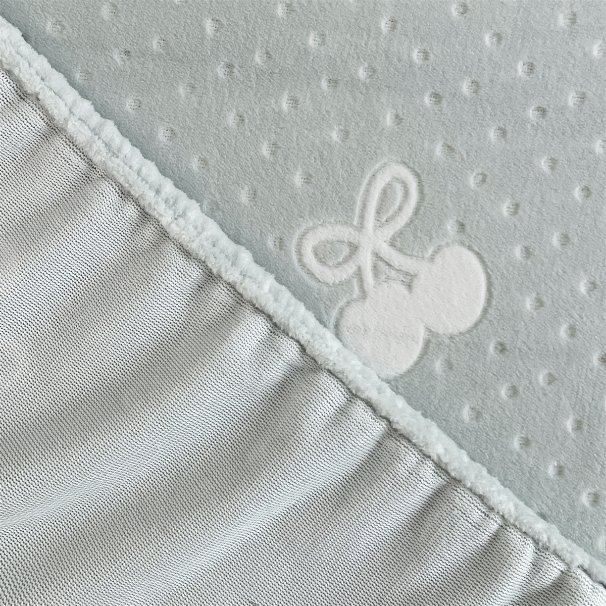 91家纺网 家纺一手货源 找家纺 857家居 2025新款樱桃牛奶绒床笠 樱桃-水仙绿