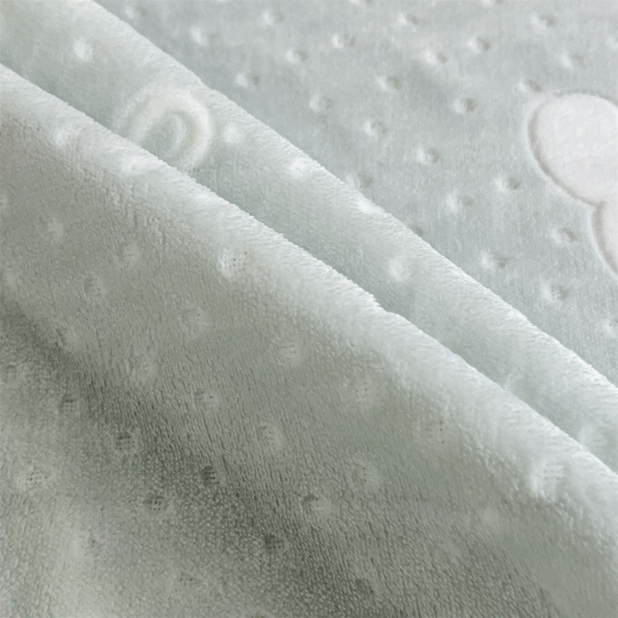 91家纺网 家纺一手货源 找家纺 857家居 2025新款樱桃牛奶绒床笠 樱桃-水仙绿