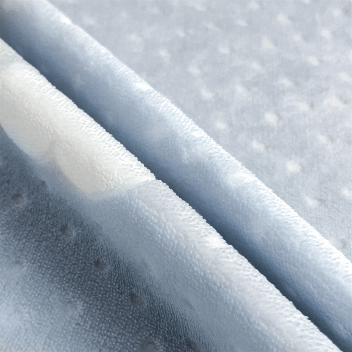 91家纺网 家纺一手货源 找家纺 857家居 2025新款樱桃牛奶绒床笠 樱桃-天蓝