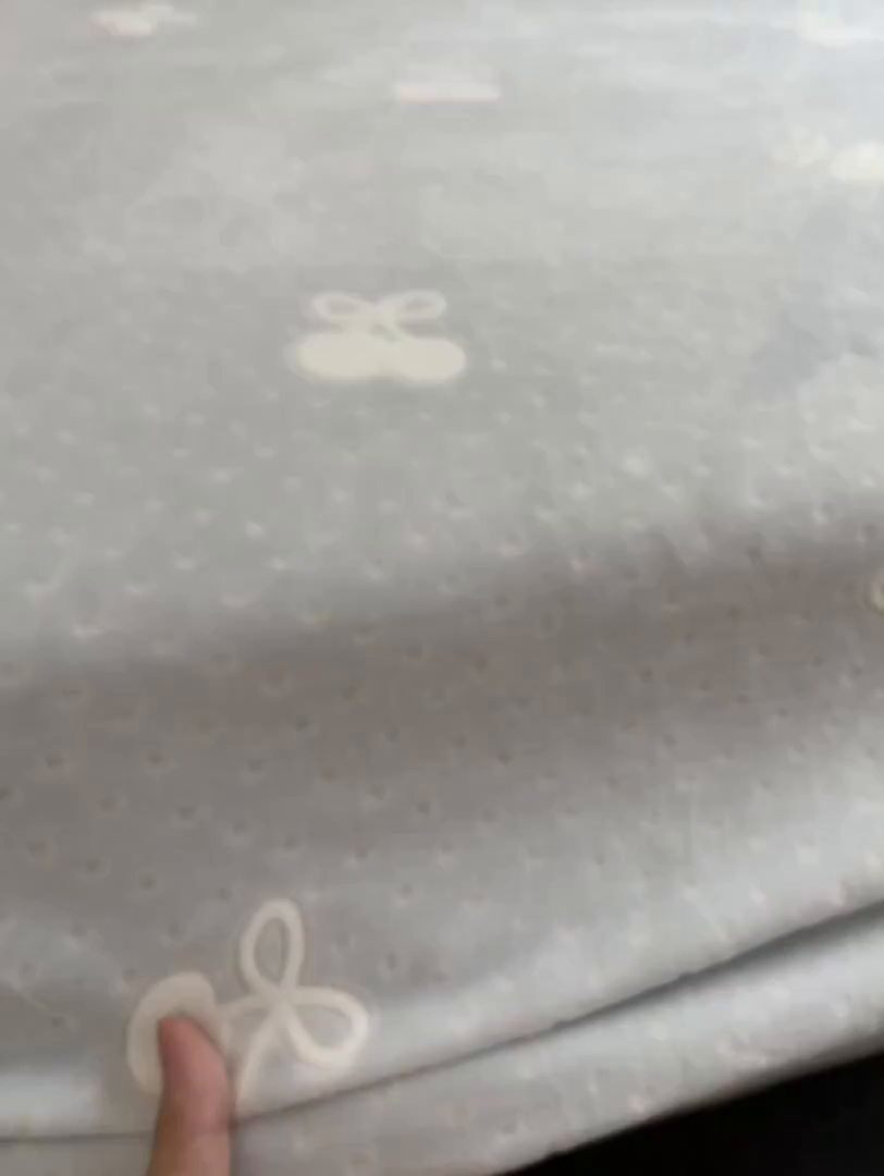 91家纺网 家纺一手货源 找家纺 857家居 2025新款樱桃牛奶绒床笠 樱桃-天蓝