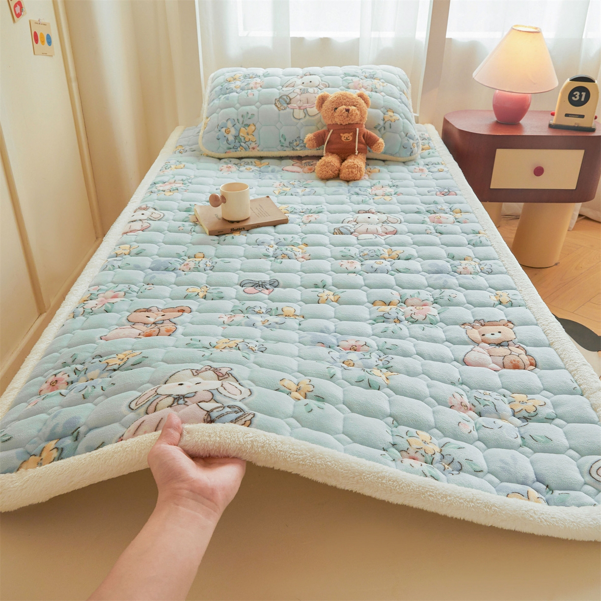 91家纺网 家纺一手货源 找家纺 雯豆家纺 【加厚款】2025新款牛奶绒床褥床垫学生宿舍床护垫子 牛奶绒床褥-多彩生活【加厚款】