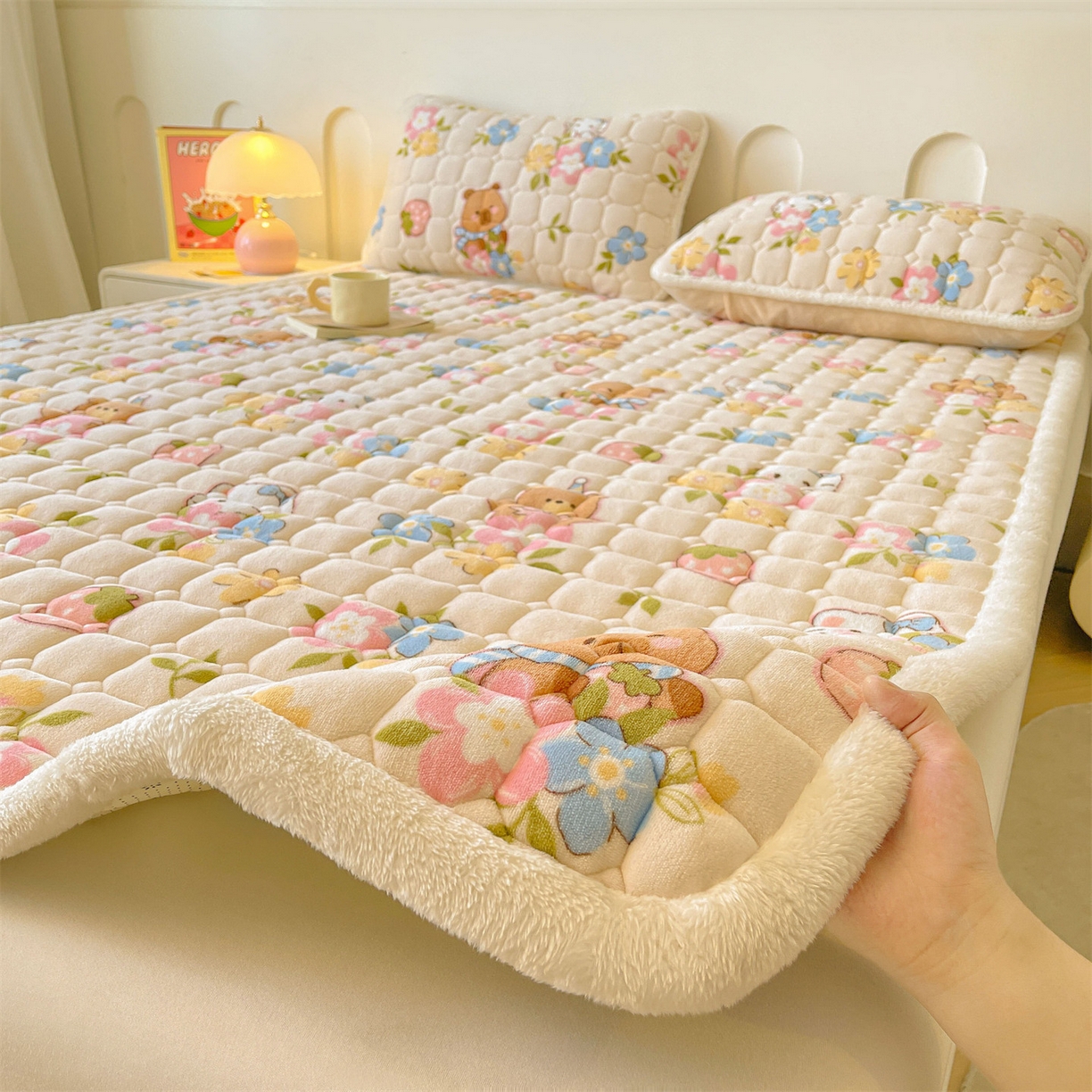 91家纺网 家纺一手货源 找家纺 （总）雯豆家纺 【加厚款】2025新款牛奶绒床垫床护垫印花小清新床褥床垫子