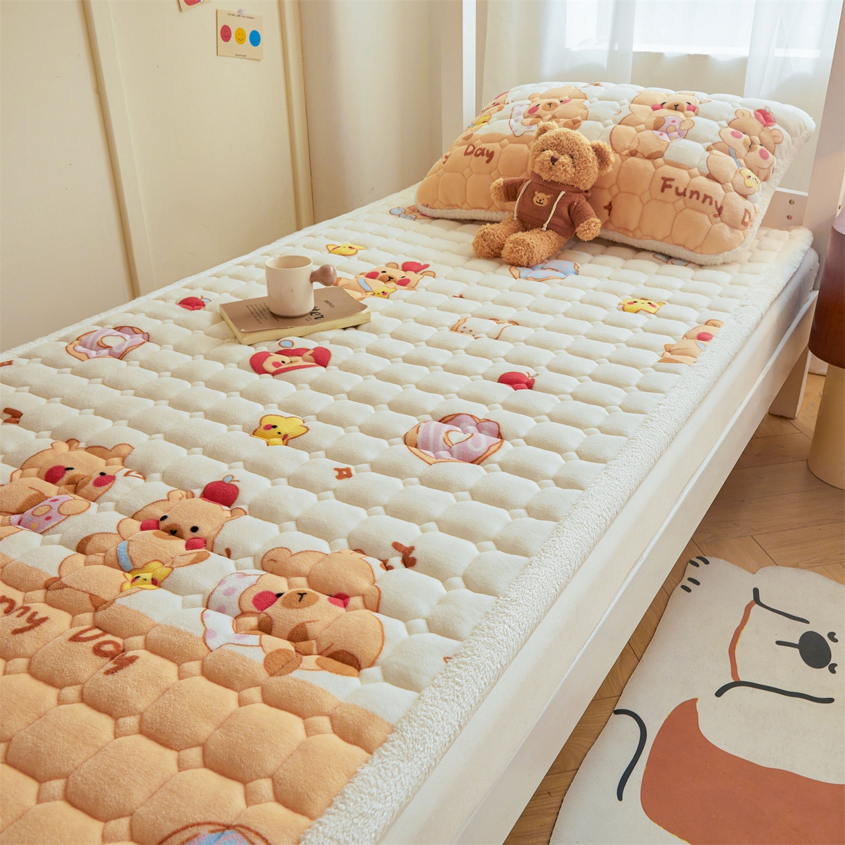 91家纺网 家纺一手货源 找家纺 雯豆家纺 【加厚款】2025新款牛奶绒床褥床垫学生宿舍床护垫子 牛奶绒床褥-欢乐聚会【加厚款】