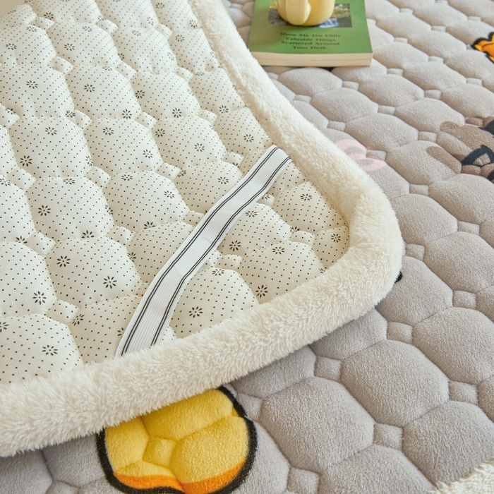 91家纺网 家纺一手货源 找家纺 雯豆家纺 【加厚款】2025新款牛奶绒床褥床垫学生宿舍床护垫子 牛奶绒床褥-假日小狗【加厚款】