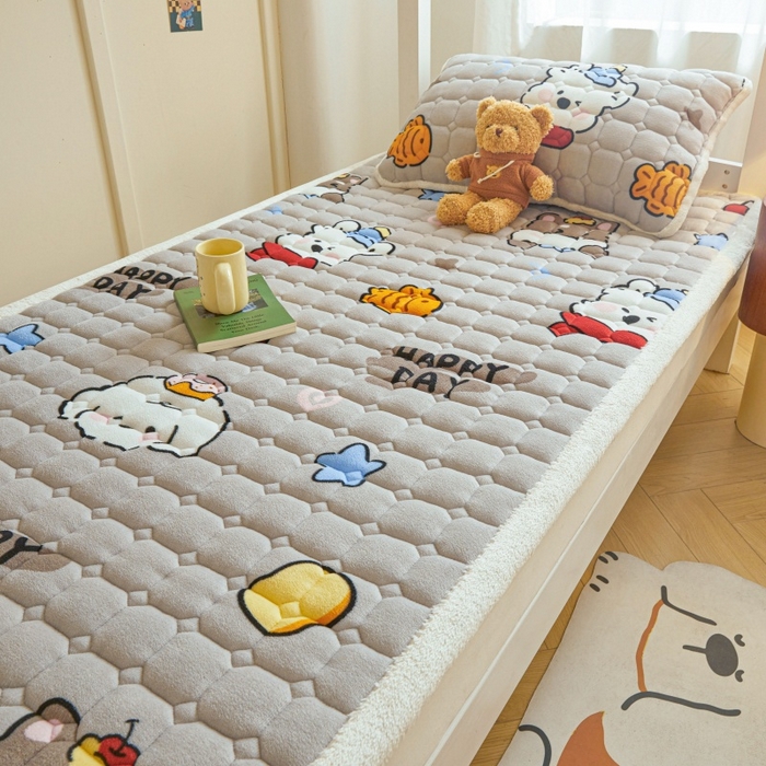 91家纺网 家纺一手货源 找家纺 雯豆家纺 【加厚款】2025新款牛奶绒床褥床垫学生宿舍床护垫子 牛奶绒床褥-假日小狗【加厚款】