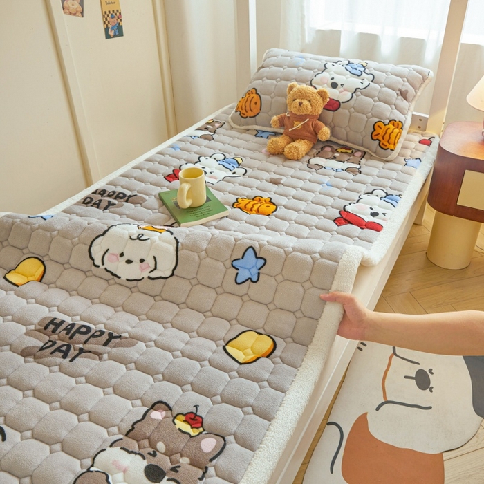 91家纺网 家纺一手货源 找家纺 雯豆家纺 【加厚款】2025新款牛奶绒床褥床垫学生宿舍床护垫子 牛奶绒床褥-假日小狗【加厚款】