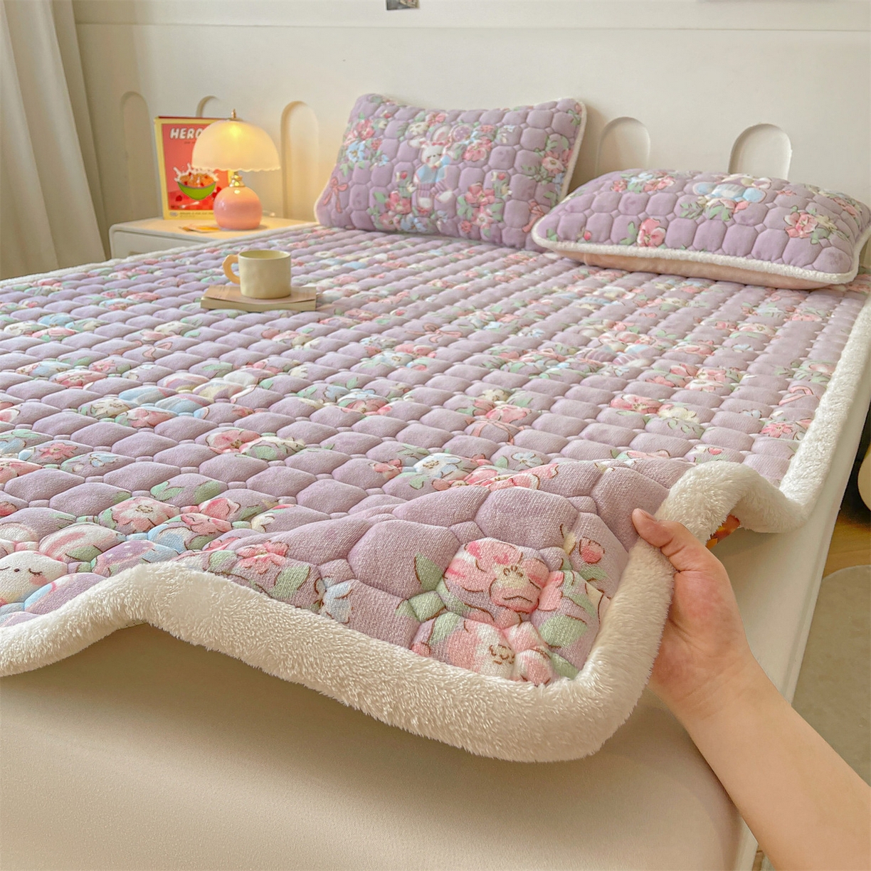 91家纺网 家纺一手货源 找家纺 （总）雯豆家纺 【加厚款】2025新款牛奶绒床垫床护垫印花小清新床褥床垫子