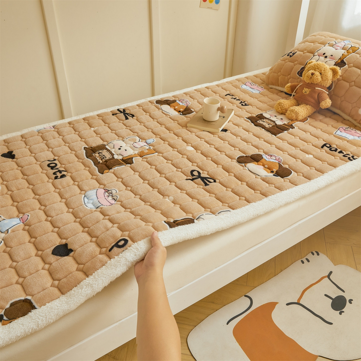 91家纺网 家纺一手货源 找家纺 雯豆家纺 【加厚款】2025新款牛奶绒床褥床垫学生宿舍床护垫子 牛奶绒床褥-狂欢派对【加厚款】