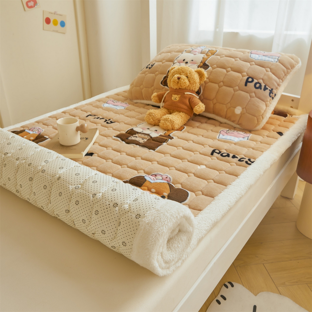 91家纺网 家纺一手货源 找家纺 雯豆家纺 【加厚款】2025新款牛奶绒床褥床垫学生宿舍床护垫子 牛奶绒床褥-狂欢派对【加厚款】