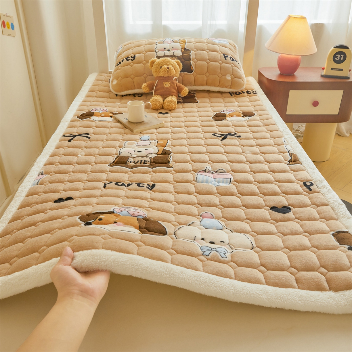 91家纺网 家纺一手货源 找家纺 雯豆家纺 【加厚款】2025新款牛奶绒床褥床垫学生宿舍床护垫子 牛奶绒床褥-狂欢派对【加厚款】