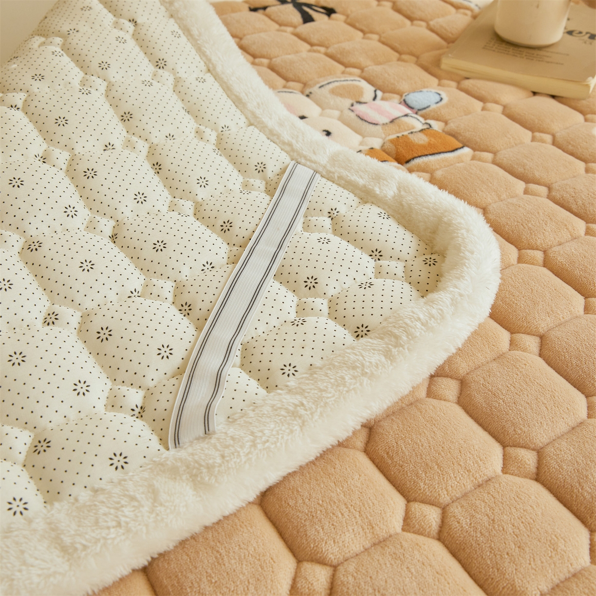 91家纺网 家纺一手货源 找家纺 雯豆家纺 【加厚款】2025新款牛奶绒床褥床垫学生宿舍床护垫子 牛奶绒床褥-狂欢派对【加厚款】