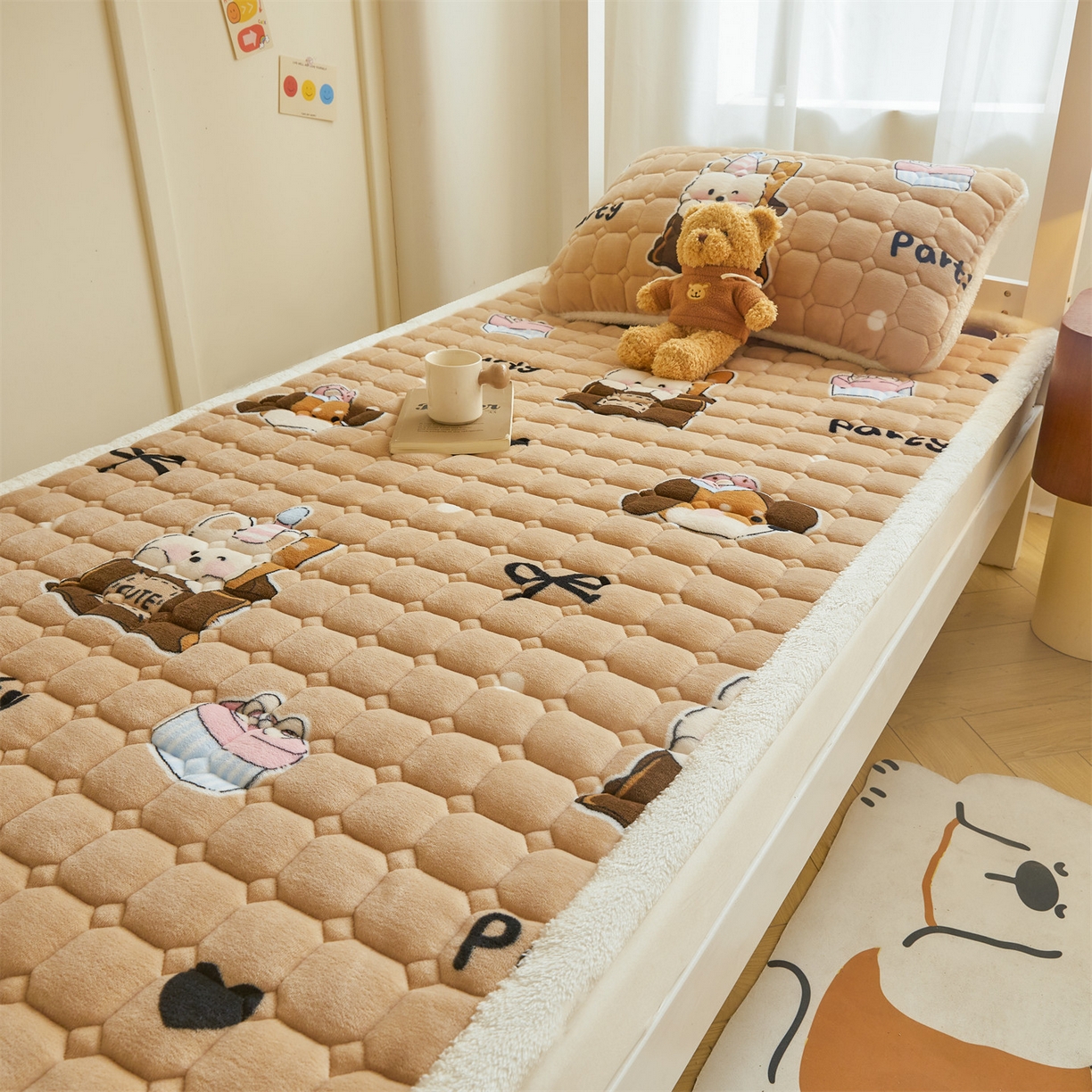 91家纺网 家纺一手货源 找家纺 雯豆家纺 【加厚款】2025新款牛奶绒床褥床垫学生宿舍床护垫子 牛奶绒床褥-狂欢派对【加厚款】