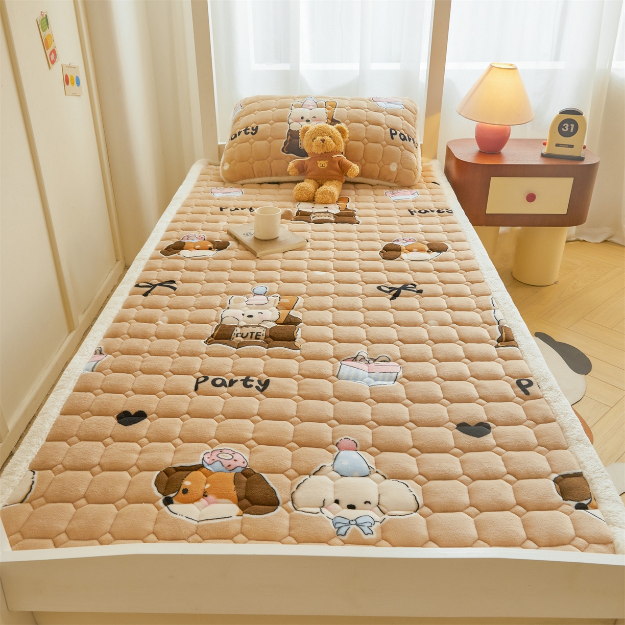 91家纺网 家纺一手货源 找家纺 雯豆家纺 【加厚款】2025新款牛奶绒床褥床垫学生宿舍床护垫子 牛奶绒床褥-狂欢派对【加厚款】