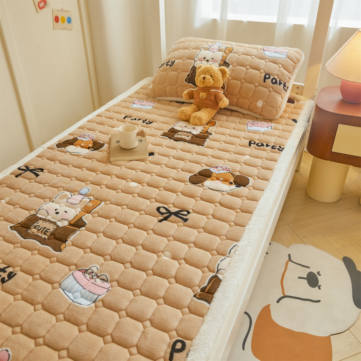 91家纺网 家纺一手货源 找家纺 雯豆家纺 【加厚款】2025新款牛奶绒床褥床垫学生宿舍床护垫子 牛奶绒床褥-狂欢派对【加厚款】