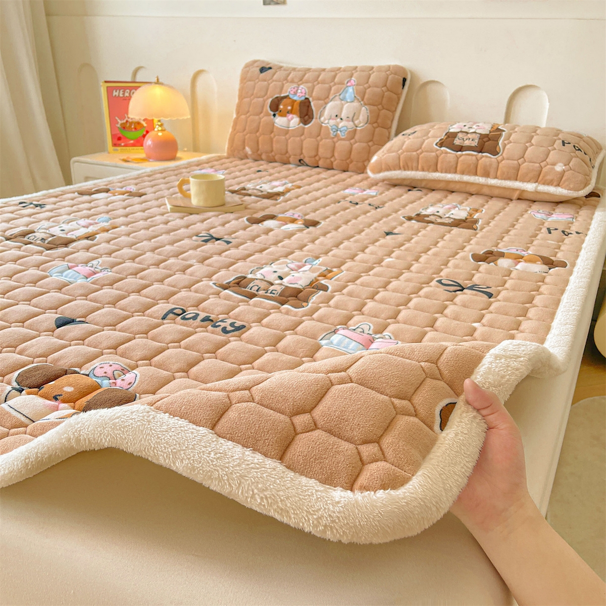 91家纺网 家纺一手货源 找家纺 （总）雯豆家纺 【加厚款】2025新款牛奶绒床垫床护垫印花小清新床褥床垫子