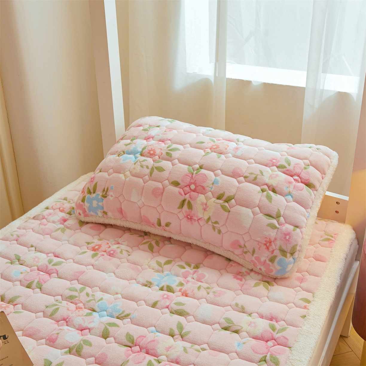 91家纺网 家纺一手货源 找家纺 雯豆家纺 【加厚款】2025新款牛奶绒床褥床垫学生宿舍床护垫子 牛奶绒床褥-莱茵【加厚款】